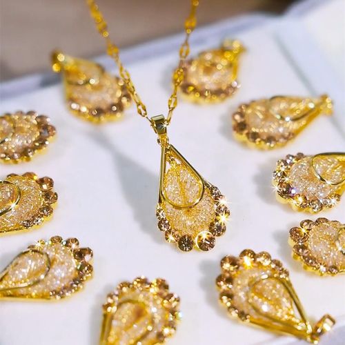 Golden netted peacock tail diamond-studded collar chain necklace - 2025 new style fashionable pendant accessory