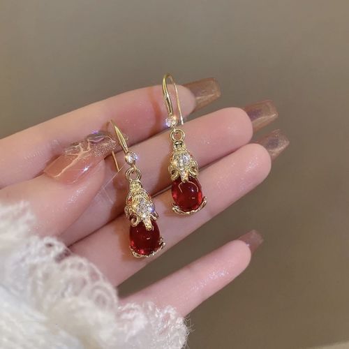 Retro Pixiu earrings for women, high-end light luxury temperament red drop earrings, popular fortune-enhancing ear accessories.