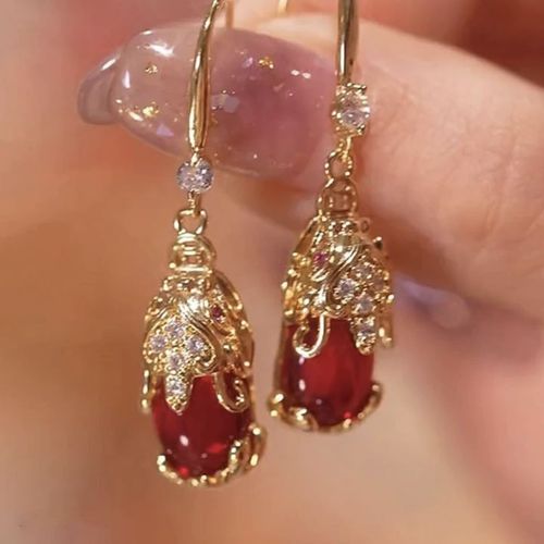 Retro Pixiu earrings for women, high-end light luxury temperament red drop earrings, popular fortune-enhancing ear accessories.