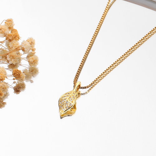 Women's gold leaf pendant necklace