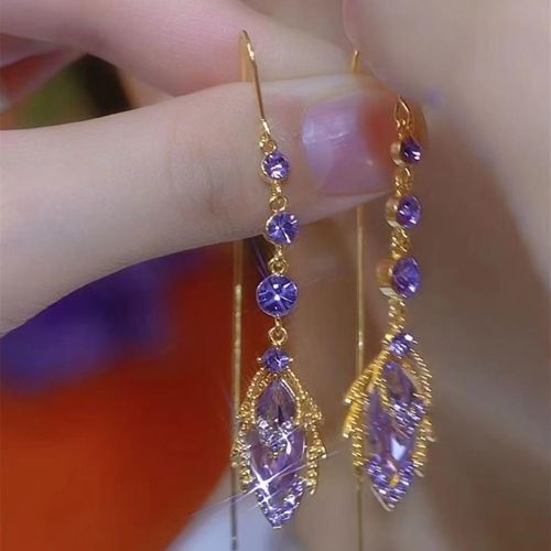 Best-selling Zircon Maple Leaf earstrings from the East, new long tassels, versatile and elegant earrings, exquisitely designed earrings for women