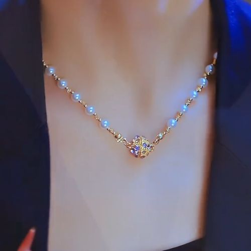 Light luxury and niche design pearl necklace, women's purple magnetic diamond ball, high-end collarbone chain and neck chain