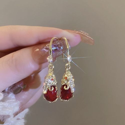 Retro Pixiu earrings for women, high-end light luxury temperament red drop earrings, popular fortune-enhancing ear accessories.
