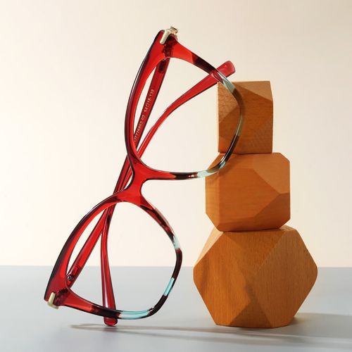 🦋✨ Butterfly Red Glasses — Bold & Beautiful Fashion! ✨🦋