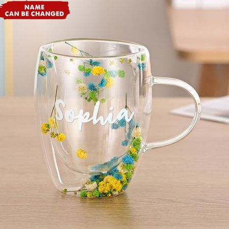 Doppelwandige Kaffeetassen aus Glas mit getrockneten Blumen