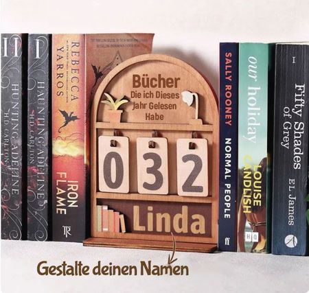 Personalisierter Mini-Büchertresen mit Büchern, die in diesem Jahr gelesen wurden, mit flacher Unterseite – ein perfektes Geschenk für Bücherwürmer und Bibliophile und eine schöne Dekoration fürs Bücherregal.