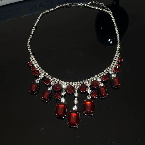 This drop-shaped diamond necklace, featuring ultra-sparkling diamonds, epitomizes luxury around your neck.  Double-cut diamond droplets, double the sparkle! This necklace will make you the center of attention.