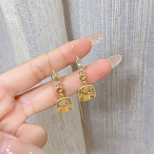 Fashionable diamond cat's eye geometric earrings, new Chinese style light luxury high-end earrings, face-slimming niche earrings