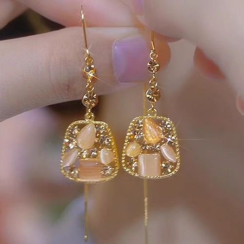 Fashionable diamond cat's eye geometric earrings, new Chinese style light luxury high-end earrings, face-slimming niche earrings