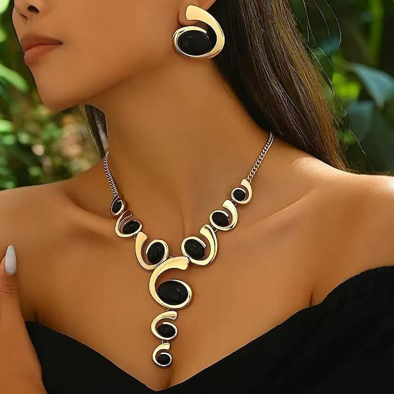 Oval Snail-Shaped Link Necklace and Earring Set Vintage Exquisite Exaggerated Style