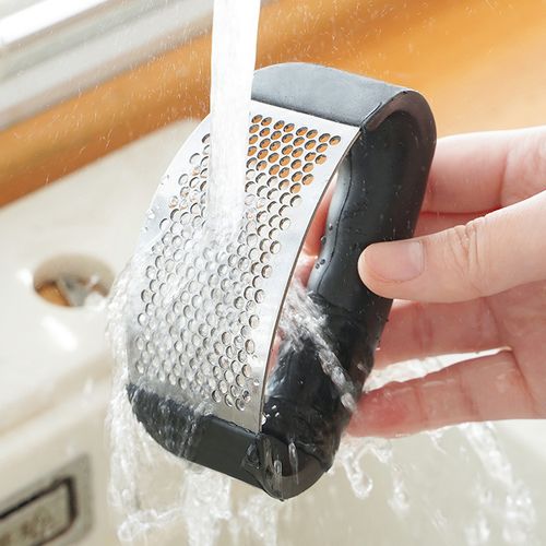 Black stainless steel manual garlic cutter vegetable cutter kitchen pounding and pressing gadget