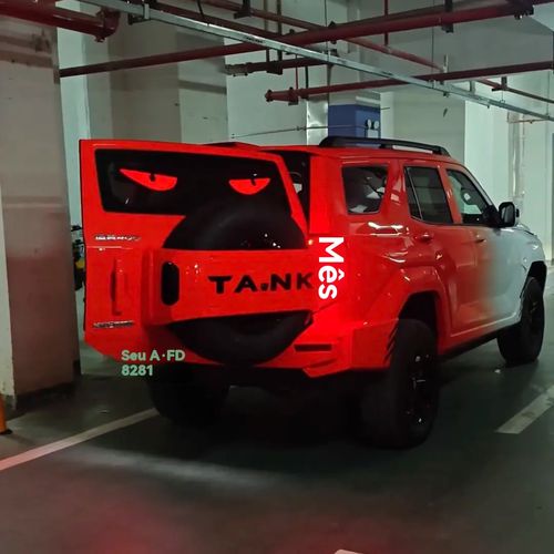 Luz intermitente divertida e muito chamativa, ideal para decorar carro, casa e loja.