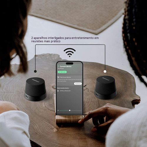 Coluna e também suporte de telemóvel. Com imã na traseira, fixa-se onde quiser. À prova de água de alta resistência, você curte música até no banho.