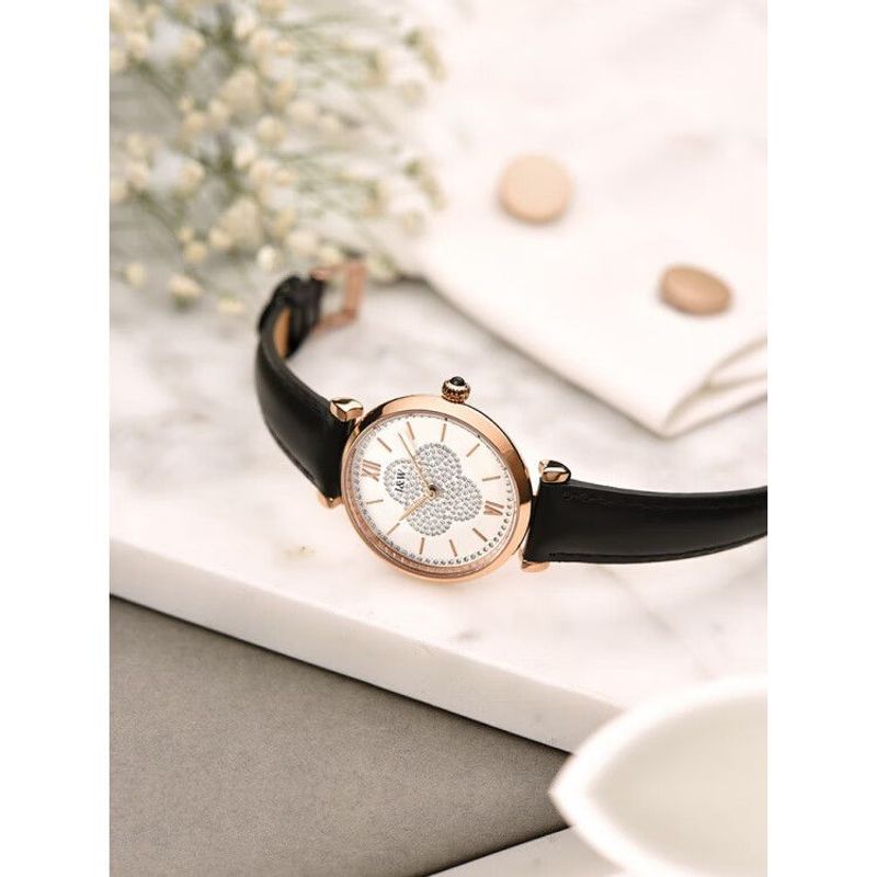 567I&W Ladies' Lucky Quartz Watch: Emerald Green with Bamboo-Textured Leather Strap