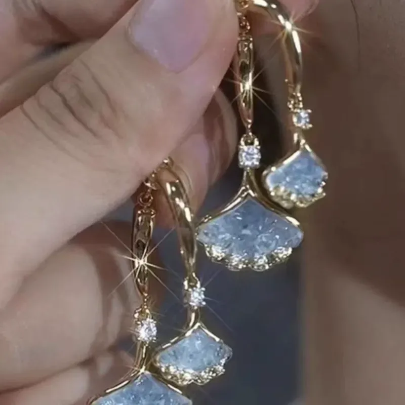 Ultra-Sparkling Ginkgo Leaf Earrings  Indie-Design Fringe Drop Earrings – Trendy & Artistic  Flattering Face-Slimming Earrings – Versatile & Elegant