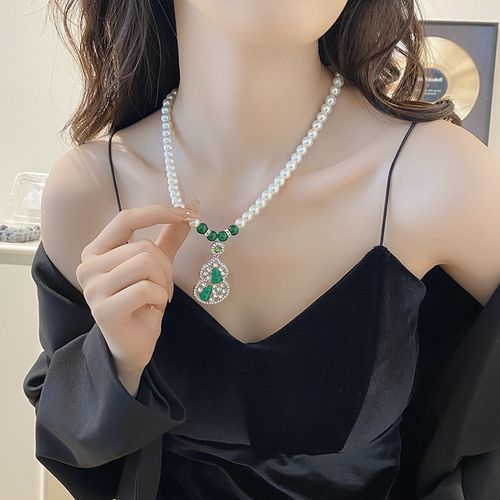 Ethereal Jadeite Pendant: Vintage Pearl Lariat with Gourd of Serenity - Refined High-Ice Grade Nephrite