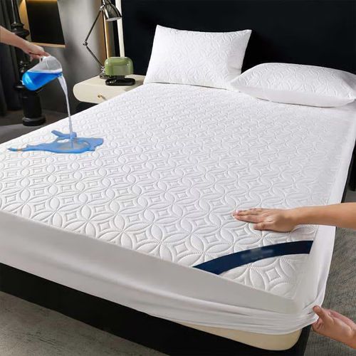 🛏️Quilted Waterproof Mattress Protector – Blocks spills & stains, keeps your mattress fresh. Deep pocket, no shifting. Sleep soundly! 😴✨