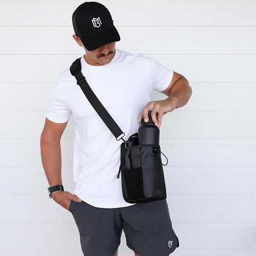 A water bottle bag made of high-strength nylon material, featuring a magnetic suction design and can be carried crossbody.