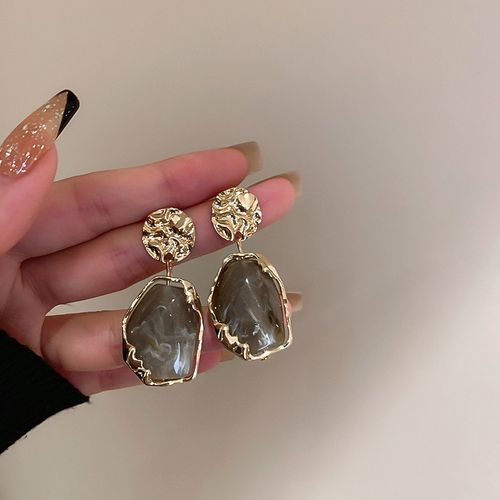 Vintage-inspired high-end flower stud earrings, understated luxury, niche style, versatile women's earrings with tassel design.