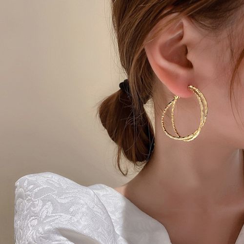 Vintage-inspired high-end flower stud earrings, understated luxury, niche style, versatile women's earrings with tassel design.