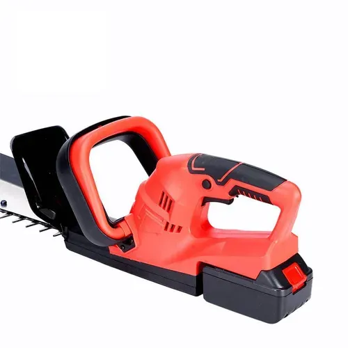 Retractable hedge trimmer