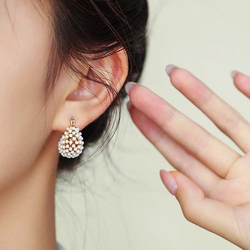 Light Luxury Elegant High-End Hollow Half-Hoop Pearl Huggie Earrings - Stylish & Versatile