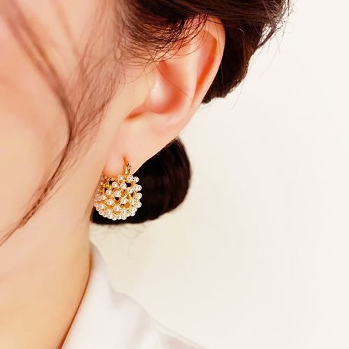 Light Luxury Elegant High-End Hollow Half-Hoop Pearl Huggie Earrings - Stylish & Versatile