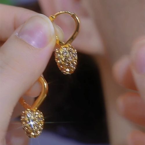 Creative & Personalized New Heart-Shaped Sparkling Cubic Zirconia Hoop Earrings Alloy material, minimalist luxury style, fashionable and versatile
