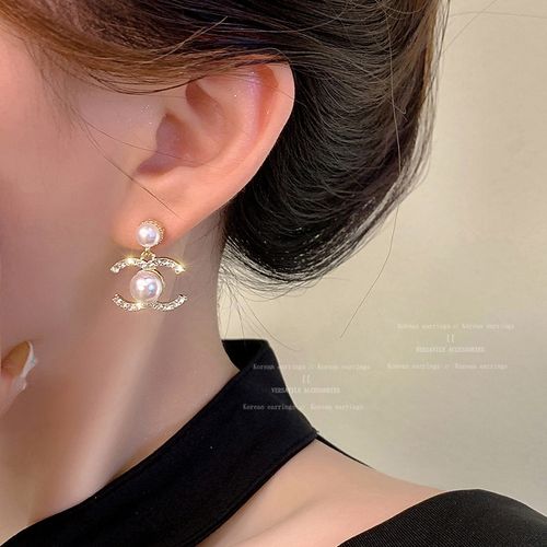 Creative & Personalized French-style Lady-like Light Luxury High-end Chanel-style Letter Earrings, Light Luxury Style, Fashionable & Versatile