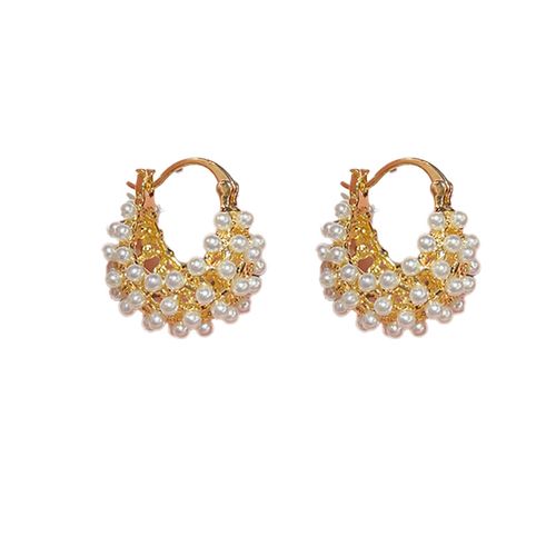 Light Luxury Elegant High-End Hollow Half-Hoop Pearl Huggie Earrings - Stylish & Versatile