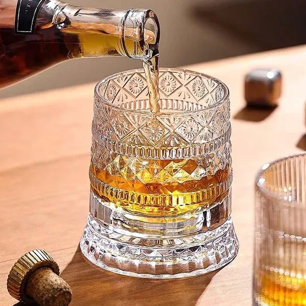 360° Rotating Whiskey Glass – Spins but never spills