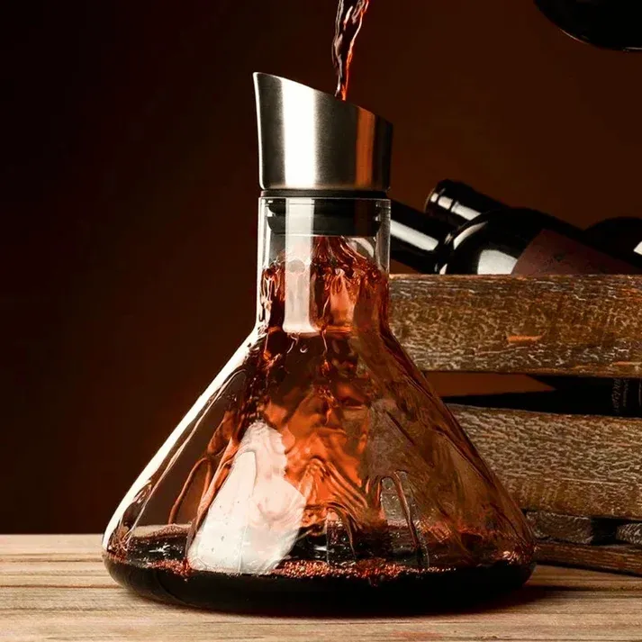 Waterfall Aerating Wine Decanter with Golden Mountain