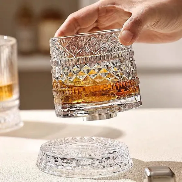 360° Rotating Whiskey Glass – Spins but never spills