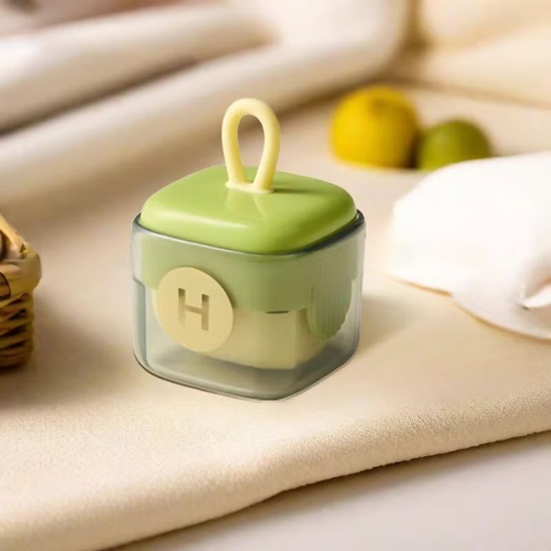 🎉 Buy 1 Get 1 FREE--Reusable Mini Lint Remover Roller🔥