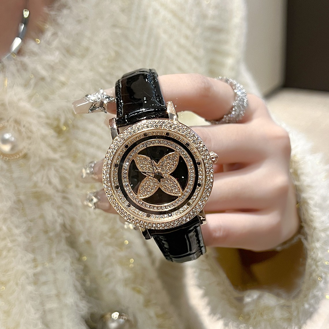 SPECIALIZING IN HIGH-QUALITY WOMEN'S WATCHES⌚, four-leaf clover watches, lucky old flowers, light luxury and versatile, fashionable and noble temperament