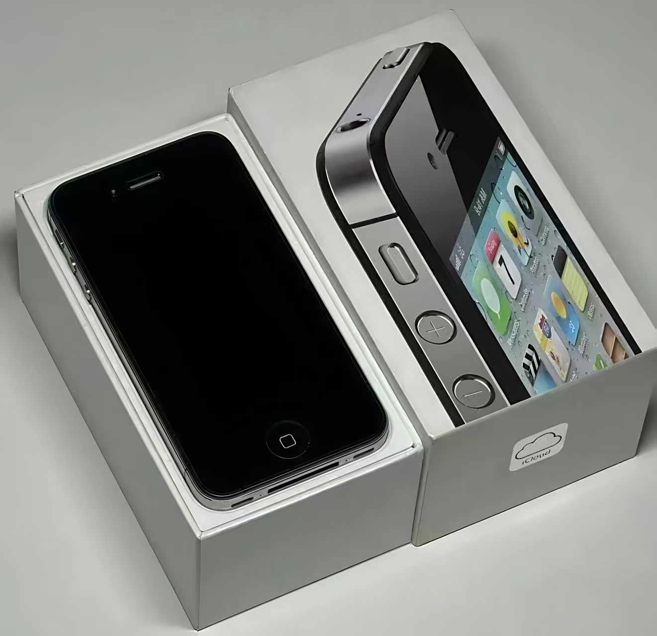 iphone 4s Spare mobile phone, game console, reading novels, listening to music, watching movies