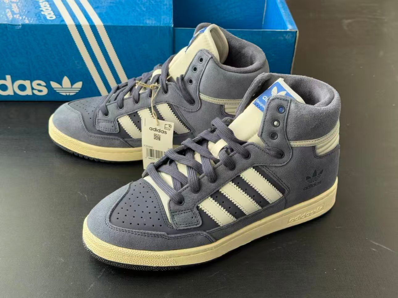 🔥Hot sale now, 30% off! 🔥Adidas basketball shoes