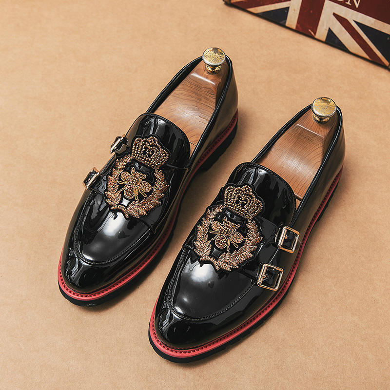 🥿An Artistic Masterpiece in Shoes! Handcrafted  like bee  crown embroidery, glossy leather glows with luxury, while red trim and metal buckles are the finishing touches Stylish with suits, bold with streetwearthey are a silent statement of impeccable taste.