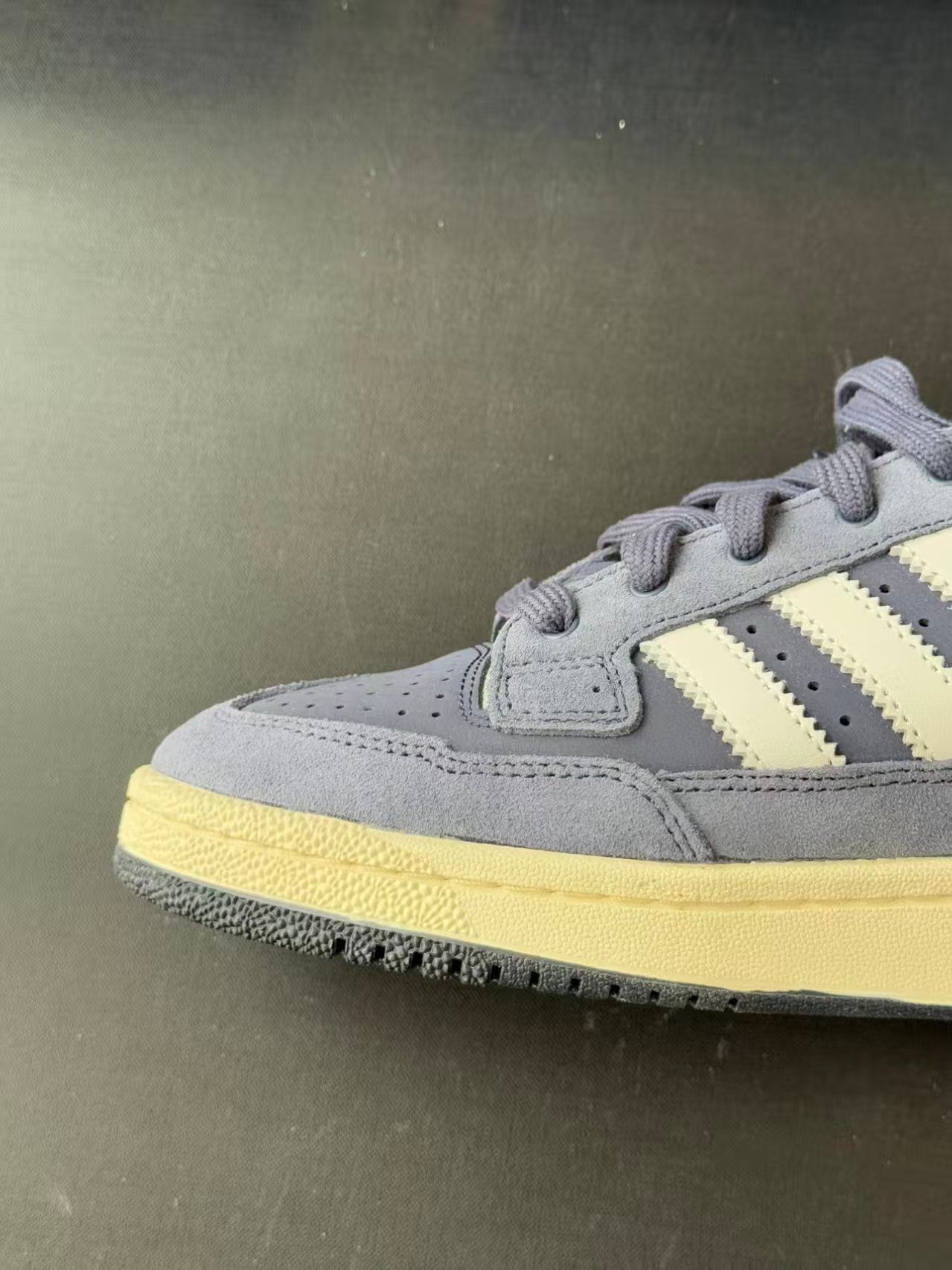 🔥Hot sale now, 30% off! 🔥Adidas basketball shoes