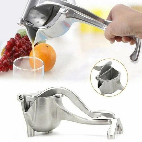 Manual fruit juicer
