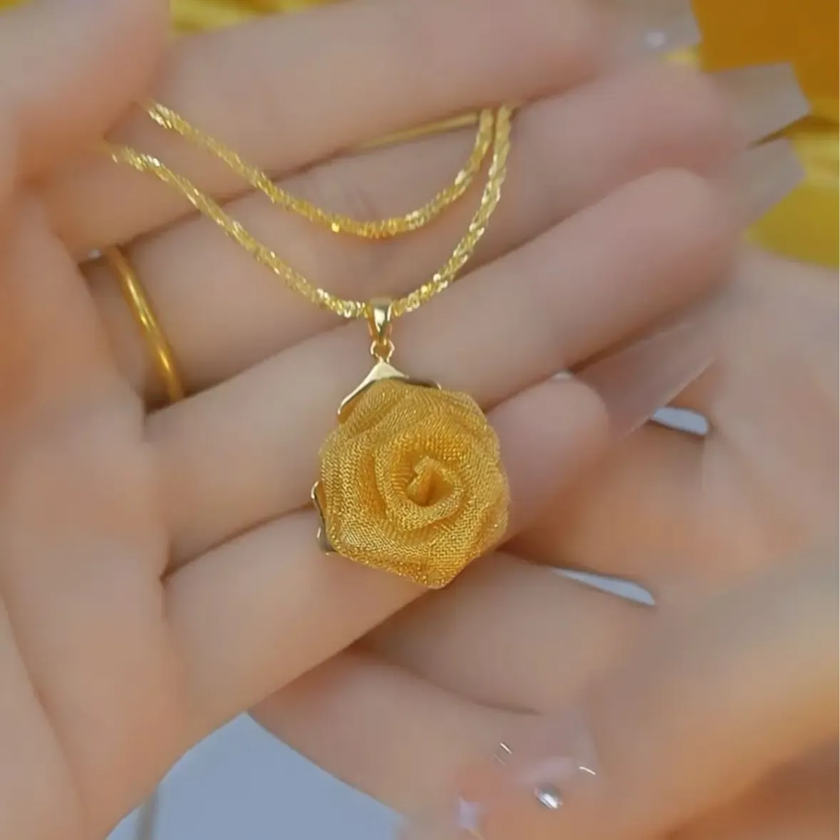 Elegant 3D Mesh Rose Pendant Necklace with Gold Plating Craft Romantic Flower Jewelry for Women Perfect Gift for Anniversary Mother's Day