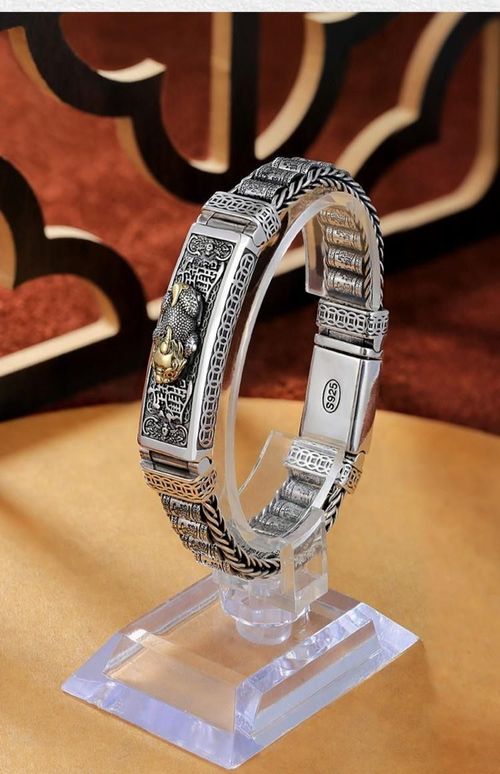 New Arrival Men's Pixiu Bracelet - Intricate Silver Craft with Fortune-Attracting Design, Smooth-Path Symbol and Gold-Accented Pixiu | INS Trendy