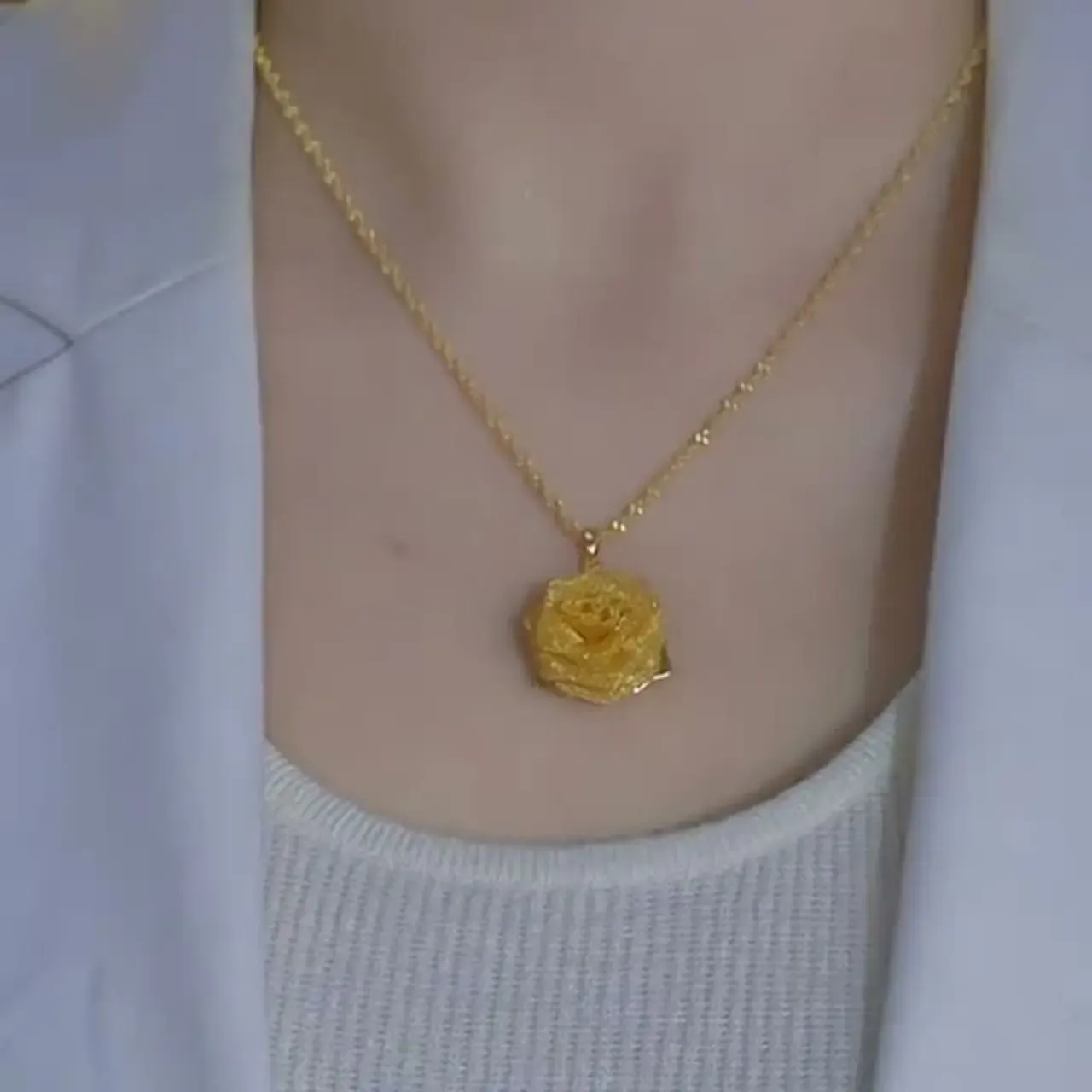 Elegant 3D Mesh Rose Pendant Necklace with Gold Plating Craft Romantic Flower Jewelry for Women Perfect Gift for Anniversary Mother's Day