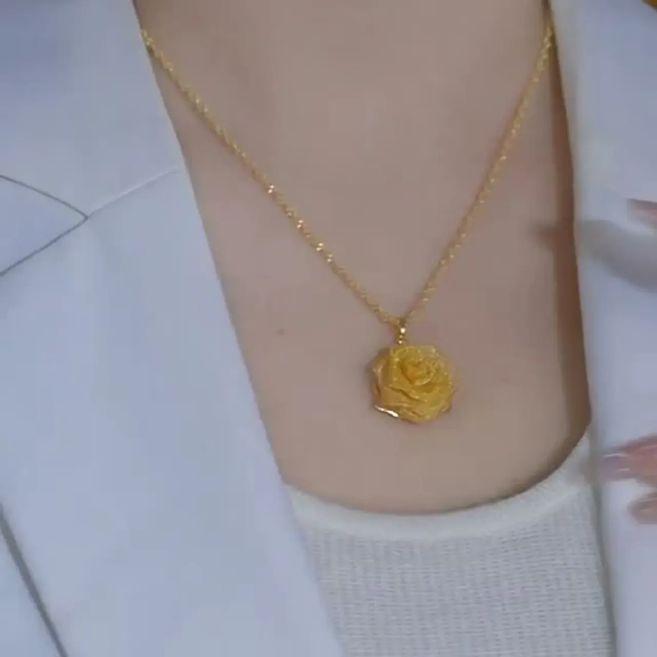 Elegant 3D Mesh Rose Pendant Necklace with Gold Plating Craft Romantic Flower Jewelry for Women Perfect Gift for Anniversary Mother's Day