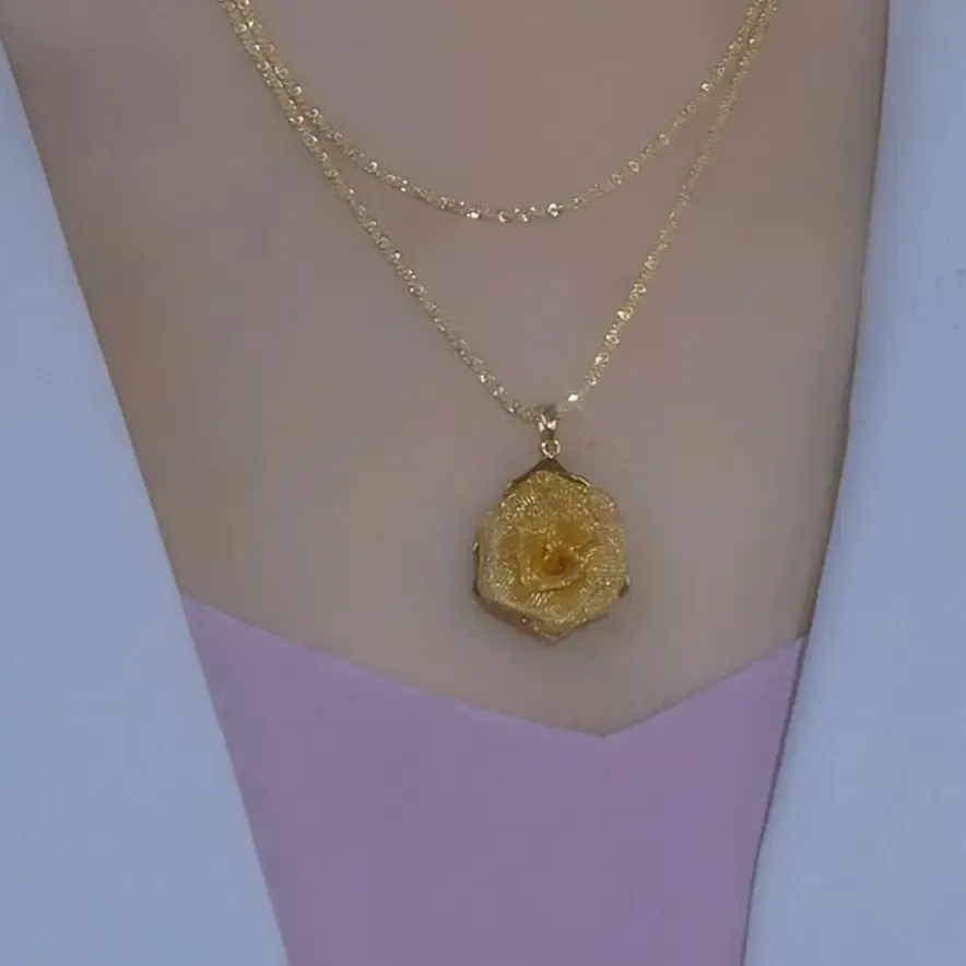 Elegant 3D Mesh Rose Pendant Necklace with Gold Plating Craft Romantic Flower Jewelry for Women Perfect Gift for Anniversary Mother's Day