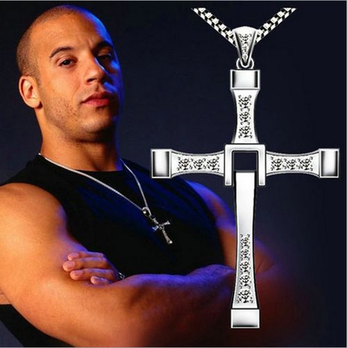 The same cross necklace for men as in Fast & Furious 10, a trendy and versatile men's pendant