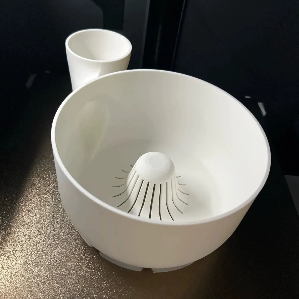Automatic vegetable and fruit washer