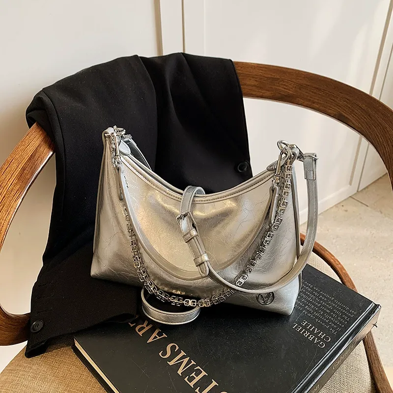 🔥 2025 HOTTEST UNDERARM BAG Oversized Bucket Bag! From work to date night—one bag steals the show!