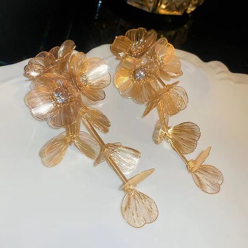 Vintage Floral Dangle Earrings – Elegant Bloom Drop Earrings with Delicate Fringe | Retro Statement Jewelry, Timeless Feminine Elegance
