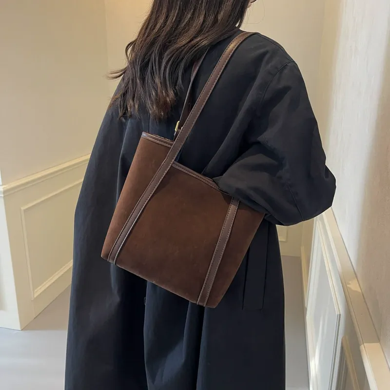 🔥2025 HOT Luxury Vintage Tote Premium Suede Texture! Minimalist Commuter Design, Convertible Shoulder and Hand Carry - The Ultimate Versatile Bag✨ Instantly Elevate Your Style from Office to Date Night!